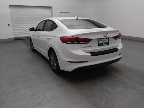 Used 2017 Hyundai Elantra SE image 5