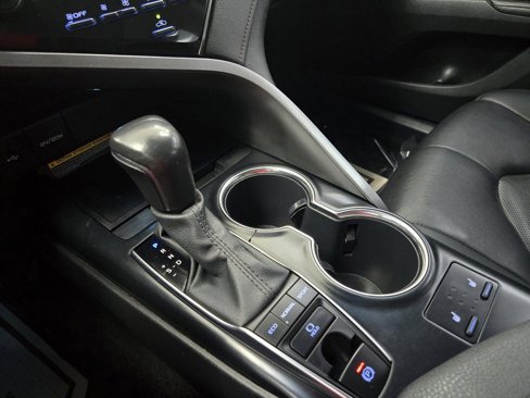 Used 2020 Toyota Camry XLE image 19