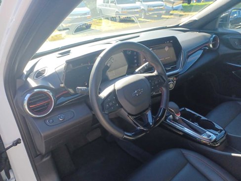 Used 2025 Chevrolet Trax RS w/ Driver Confidence Package image 8