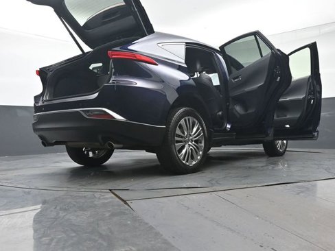 Certified 2022 Toyota Venza XLE image 55