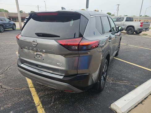 Used 2023 Nissan Rogue SV image 7