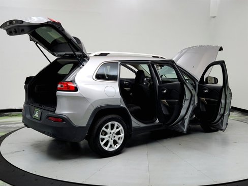 Used 2017 Jeep Cherokee Latitude image 11