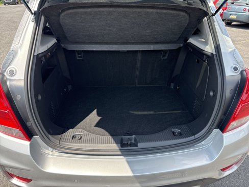 Used 2022 Chevrolet Trax LT w/ Premium Seat Package image 5