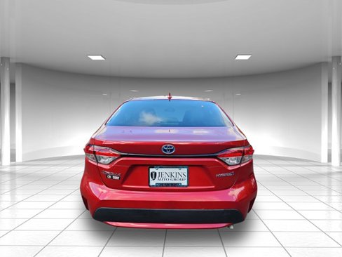 Used 2021 Toyota Corolla LE image 4