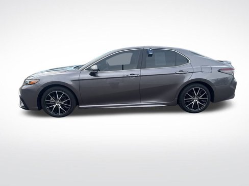 Used 2023 Toyota Camry SE image 4