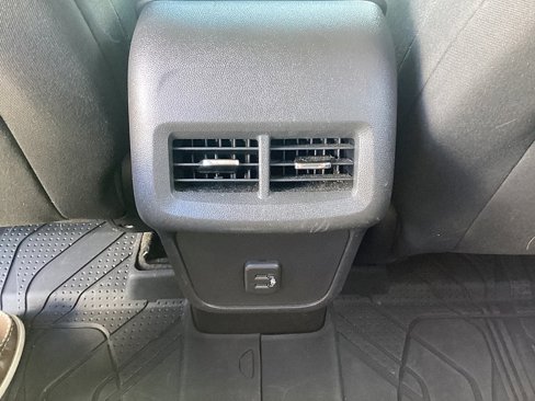 Used 2020 Chevrolet Equinox LT image 32