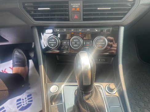 Certified 2021 Volkswagen Jetta SEL image 9