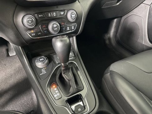 Used 2023 Jeep Cherokee Altitude Lux image 21