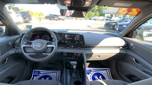 Used 2023 Hyundai Elantra SEL w/ Winter Weather Package image 20