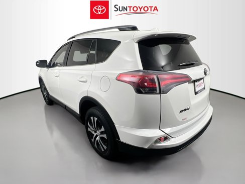 Used 2018 Toyota RAV4 LE image 6