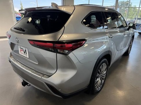 Used 2020 Toyota Highlander Platinum image 7