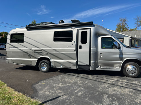 Used 2019 Ford E-450 and Econoline 450 Super Duty w/ Motorhome Prep Package image 3