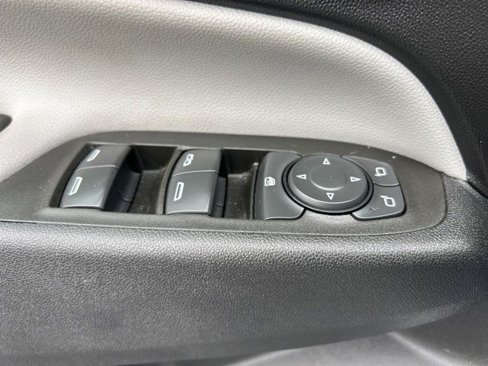 Used 2022 Chevrolet Equinox LS image 19
