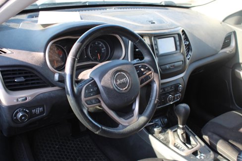 Used 2017 Jeep Cherokee Latitude w/ Safety/Convenience Group image 9