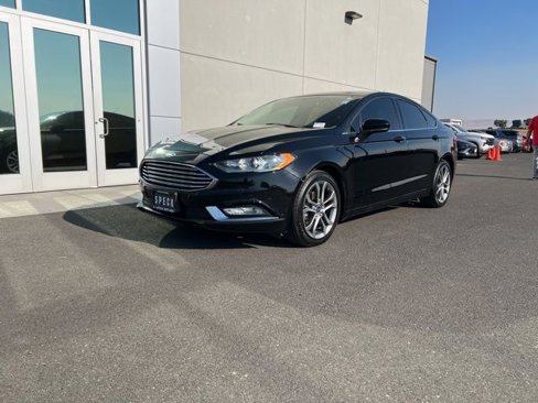 Used 2017 Ford Fusion SE w/ Equipment Group 201A image 3