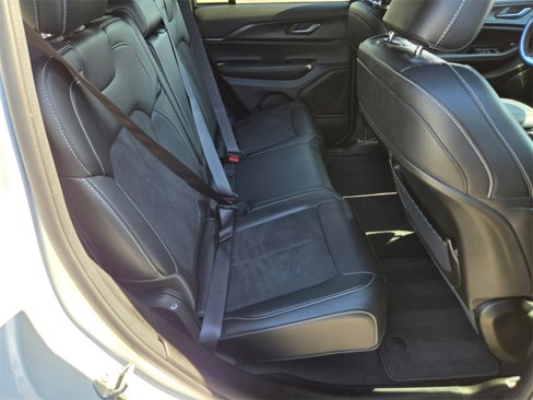 Certified 2024 Jeep Grand Cherokee Altitude image 17