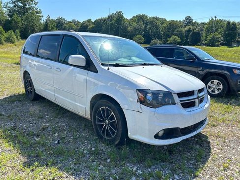 Used 2017 Dodge Grand Caravan GT image 2
