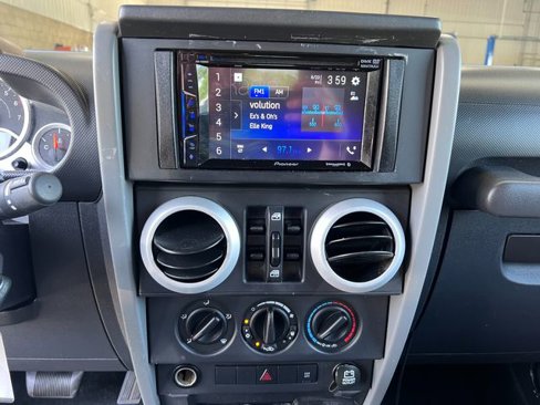 Used 2009 Jeep Wrangler Unlimited Sahara w/ Dual Top Group image 8