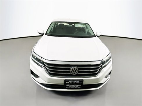 Used 2020 Volkswagen Passat 2.0T SE image 2