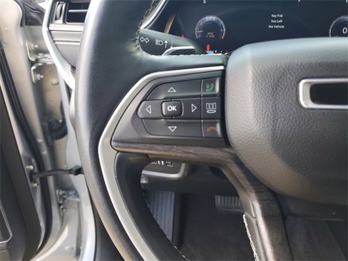 Used 2022 Jeep Grand Cherokee Limited image 25