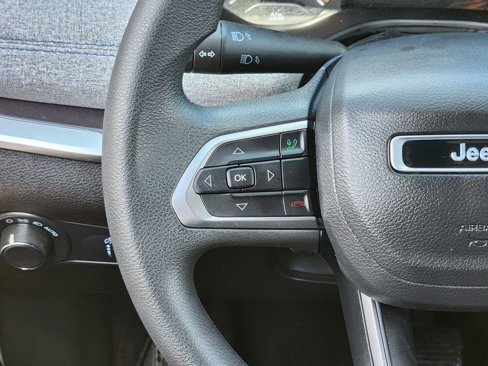 Used 2023 Jeep Compass Sport image 32