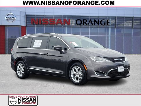 Used 2018 Chrysler Pacifica Touring-L w/ Advanced Safetytec Group image 1