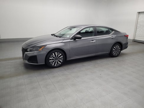 Used 2024 Nissan Altima 2.5 SV image 2