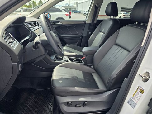 Used 2022 Volkswagen Tiguan SE image 23
