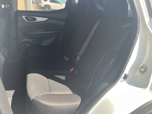 Used 2020 Nissan Rogue Sport S image 19