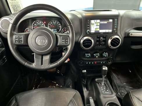 Used 2017 Jeep Wrangler Unlimited Sahara w/ Connectivity Group image 5