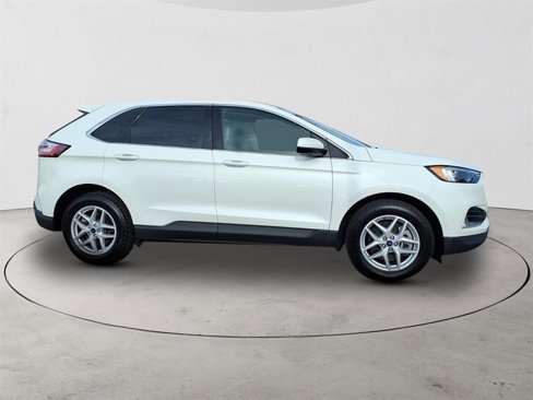 Used 2022 Ford Edge SEL w/ Convenience Package image 4