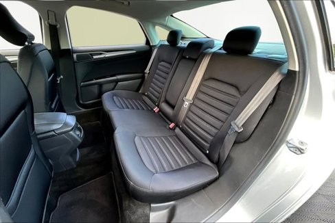 Used 2015 Ford Fusion SE image 16