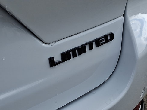 Used 2024 Jeep Grand Cherokee Limited w/ Black Appearance Package image 30