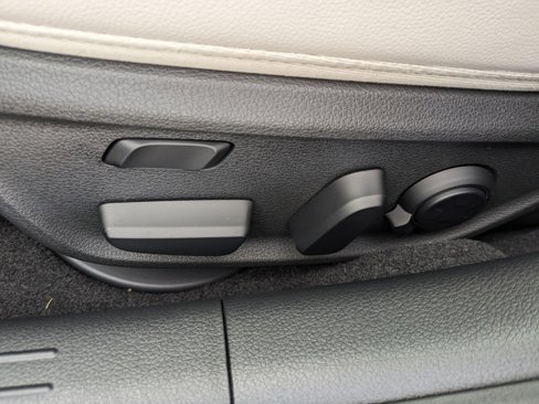 Certified 2024 Genesis G70 3.3T Advanced image 17