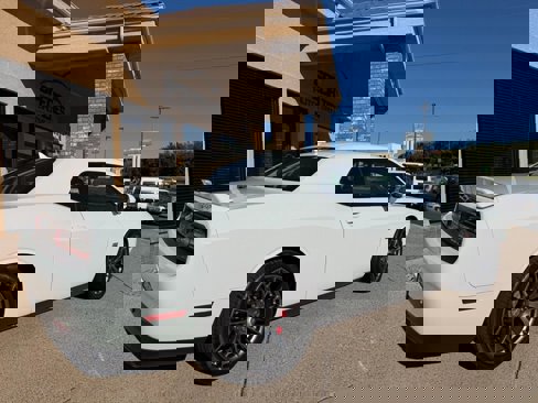 Used 2016 Dodge Challenger SRT w/ Technology Group image 32
