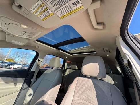 Used 2017 Ford Escape SE w/ SE Cold Weather Package image 16