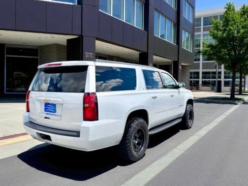 Used 2019 Chevrolet Suburban LT image 3