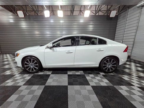 Used 2017 Volvo S60 T5 Inscription Platinum w/ Climate Package image 8