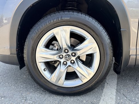 Used 2018 Toyota Highlander Limited image 3