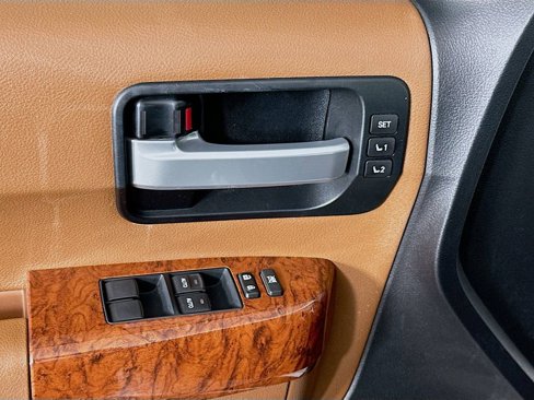 Used 2018 Toyota Sequoia Platinum image 18
