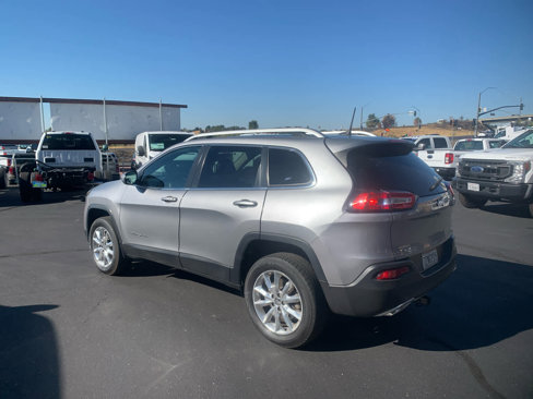 Used 2016 Jeep Cherokee Limited w/ Luxury Group image 7