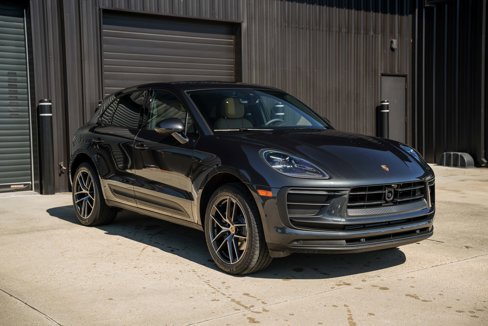 Certified 2025 Porsche Macan image 7
