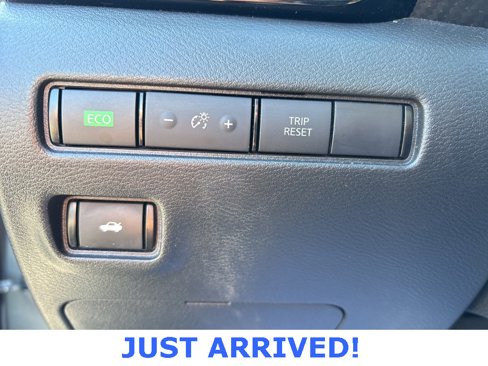 Used 2022 Nissan Sentra SV image 17