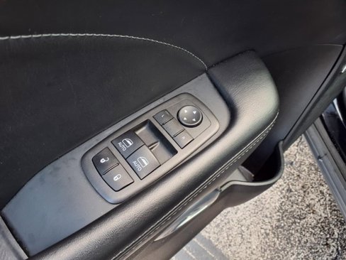 Certified 2022 Dodge Challenger SXT w/ Plus Package image 8