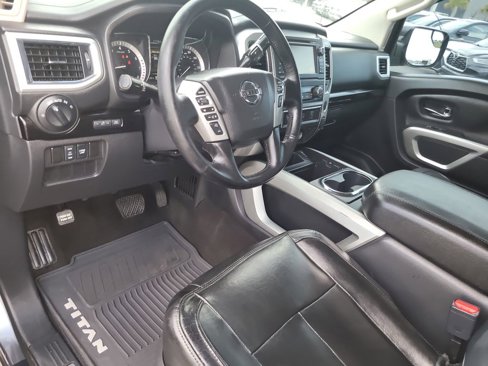 Used 2018 Nissan Titan SV w/ Chrome Package image 15