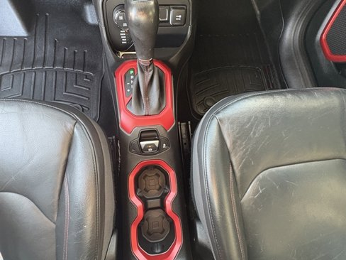 Used 2016 Jeep Renegade Trailhawk w/ Premium Trailhawk Package image 27