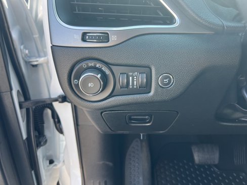 Used 2022 Jeep Cherokee Latitude Lux w/ Sun & Sound Group image 17