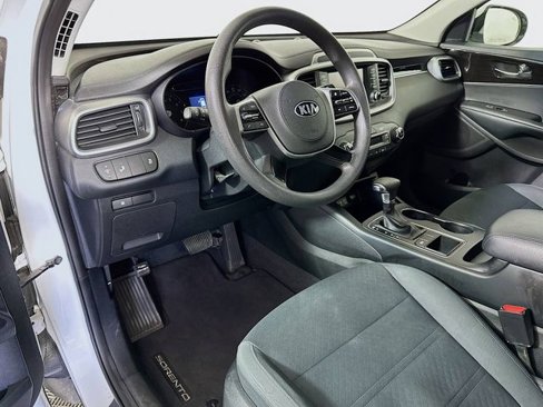 Used 2019 Kia Sorento LX image 11