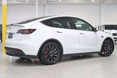 Used 2023 Tesla Model Y Performance image 9