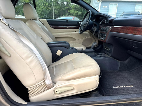 Used 2002 Chrysler Sebring Limited image 17